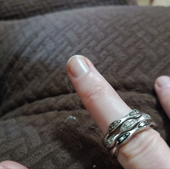 3 band diamond ring - Picture 2 of 3